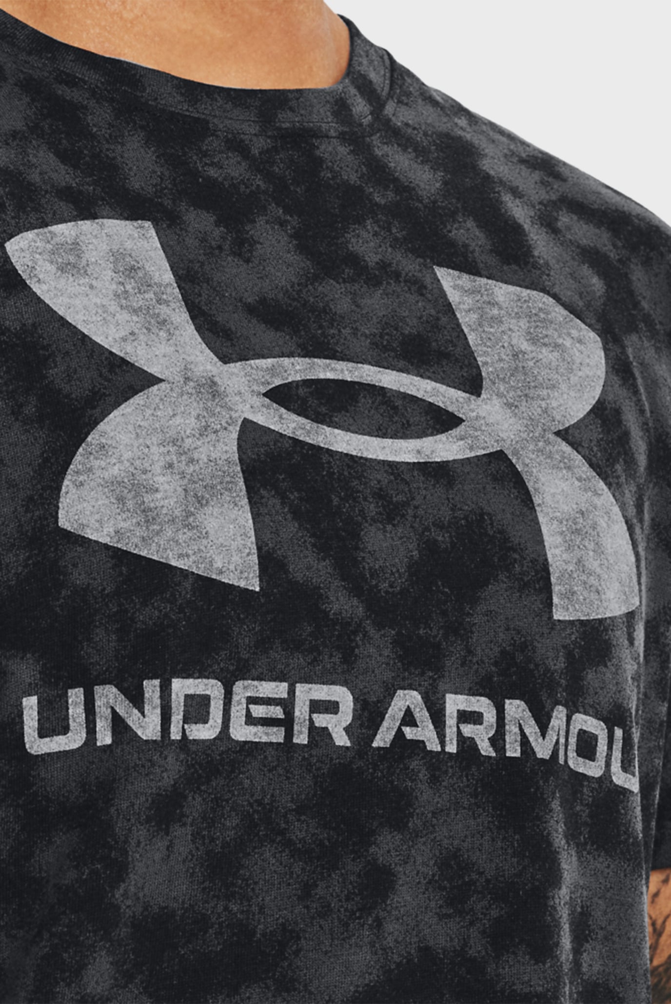 Женская черная футболка UA LOGO AOP HEAVYWEIGHT SS 4