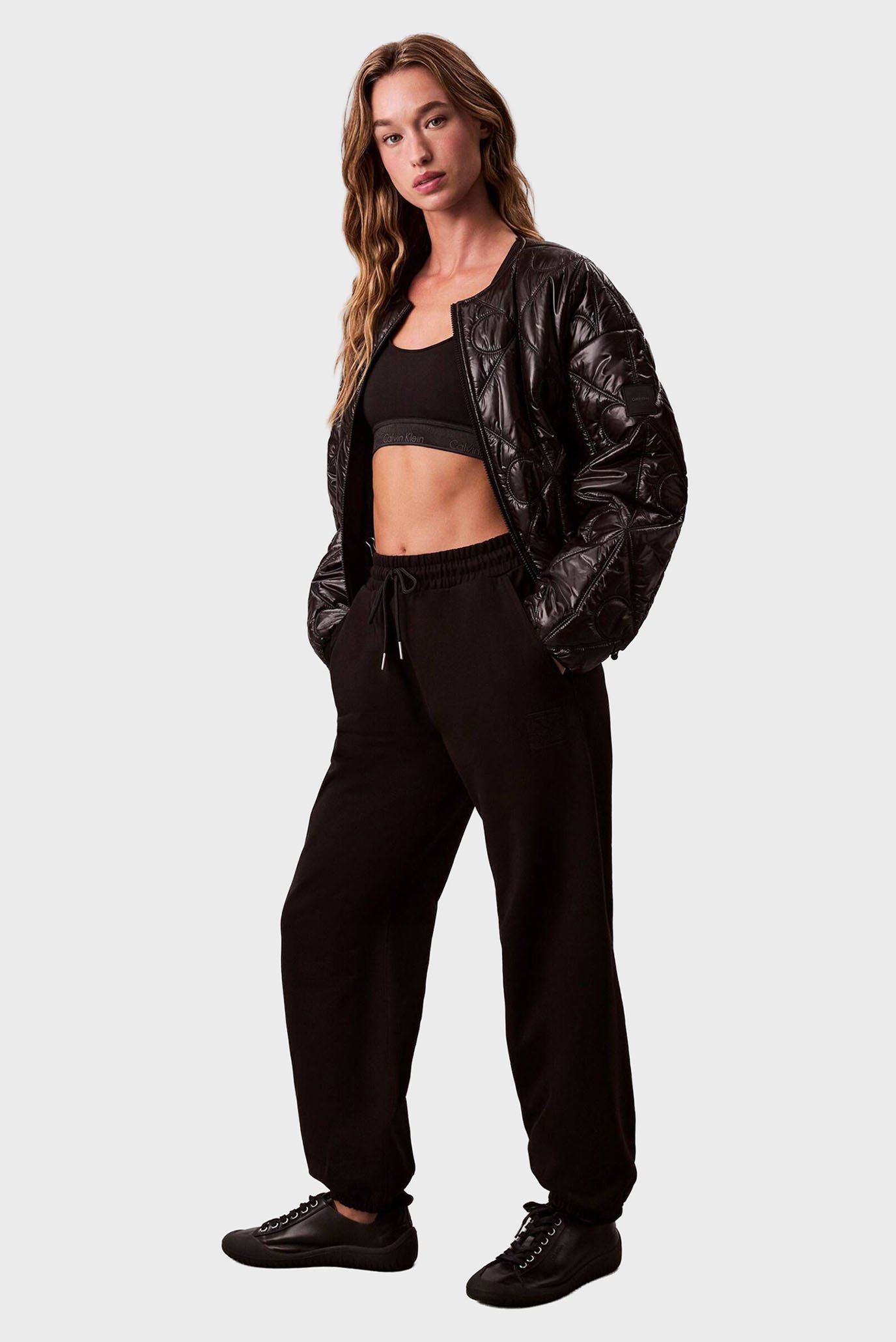 Штаны спортивные PREMIUM TERRY EMBLEM RELAXED JOGCalvin Klein Штаны спортивные PREMIUM TERRY EMBLEM RELAXED JOG 2