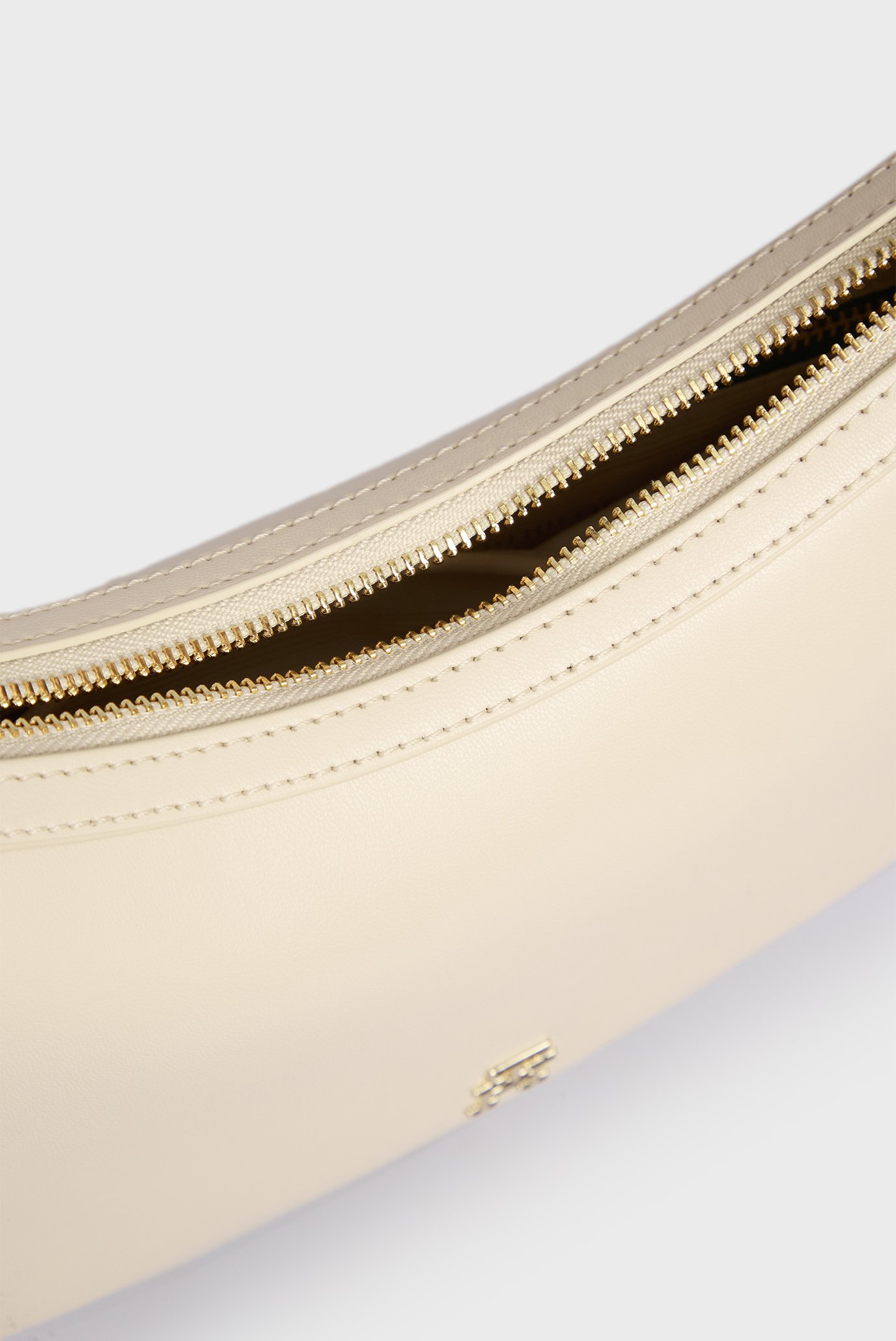 Женская бежевая сумка TH CHICTommy Hilfiger Женская бежевая сумка TH CHIC 5