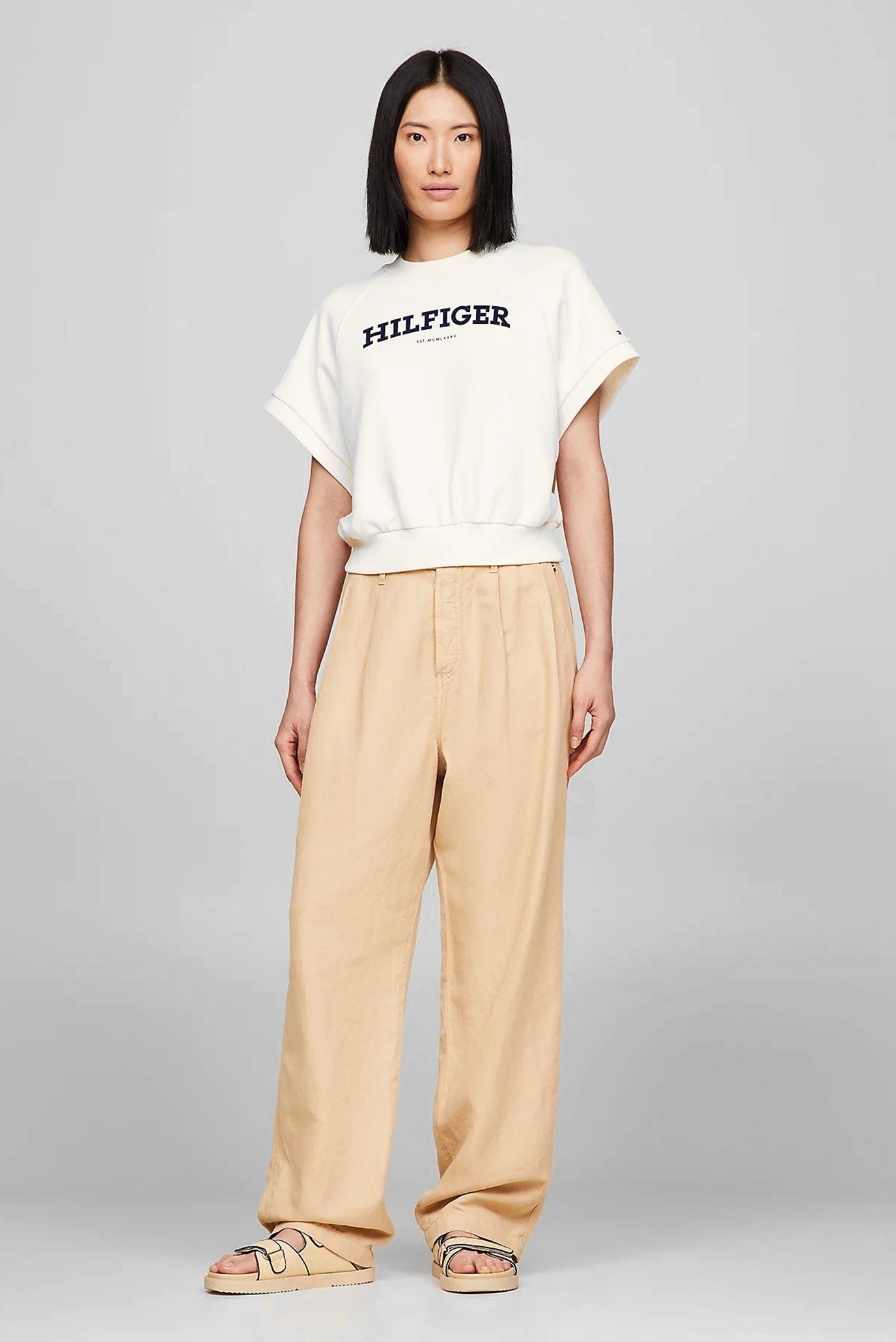 Женская белая футболка MONOTYPE FLOCK SLVLESS HWK 2