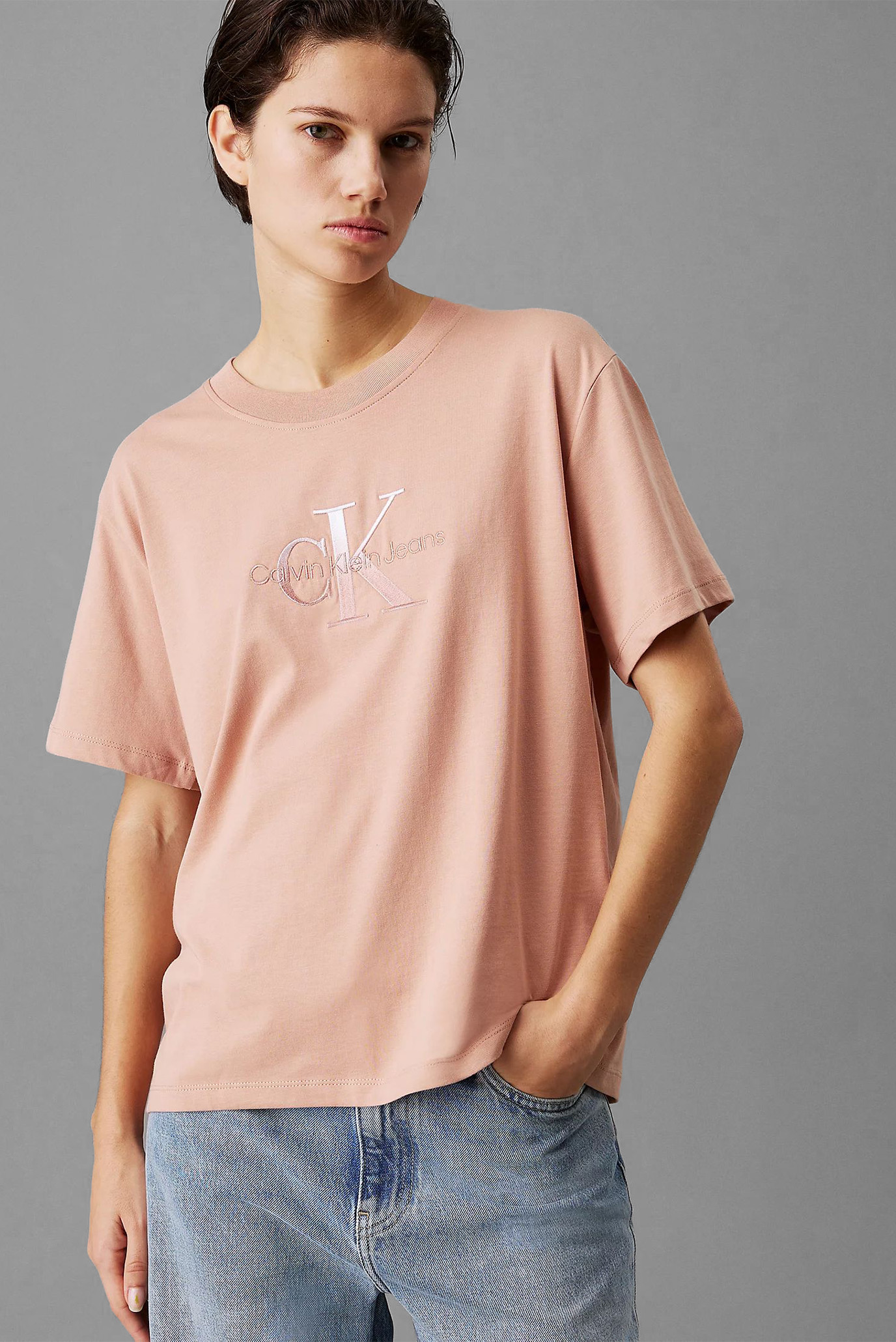 Женская персиковая футболка EMBROIDERED MONOLOGO TEECalvin Klein Jeans Женская персиковая футболка EMBROIDERED MONOLOGO TEE 1