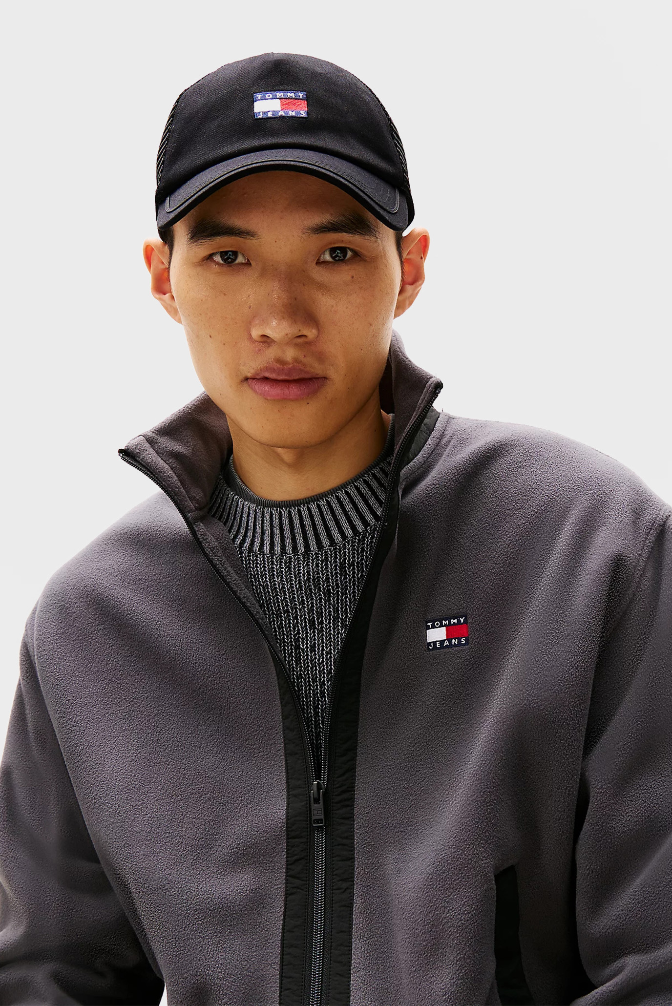 Мужская черная кепка TJM HERITAGE TRUCKERTommy Jeans Мужская черная кепка TJM HERITAGE TRUCKER 2