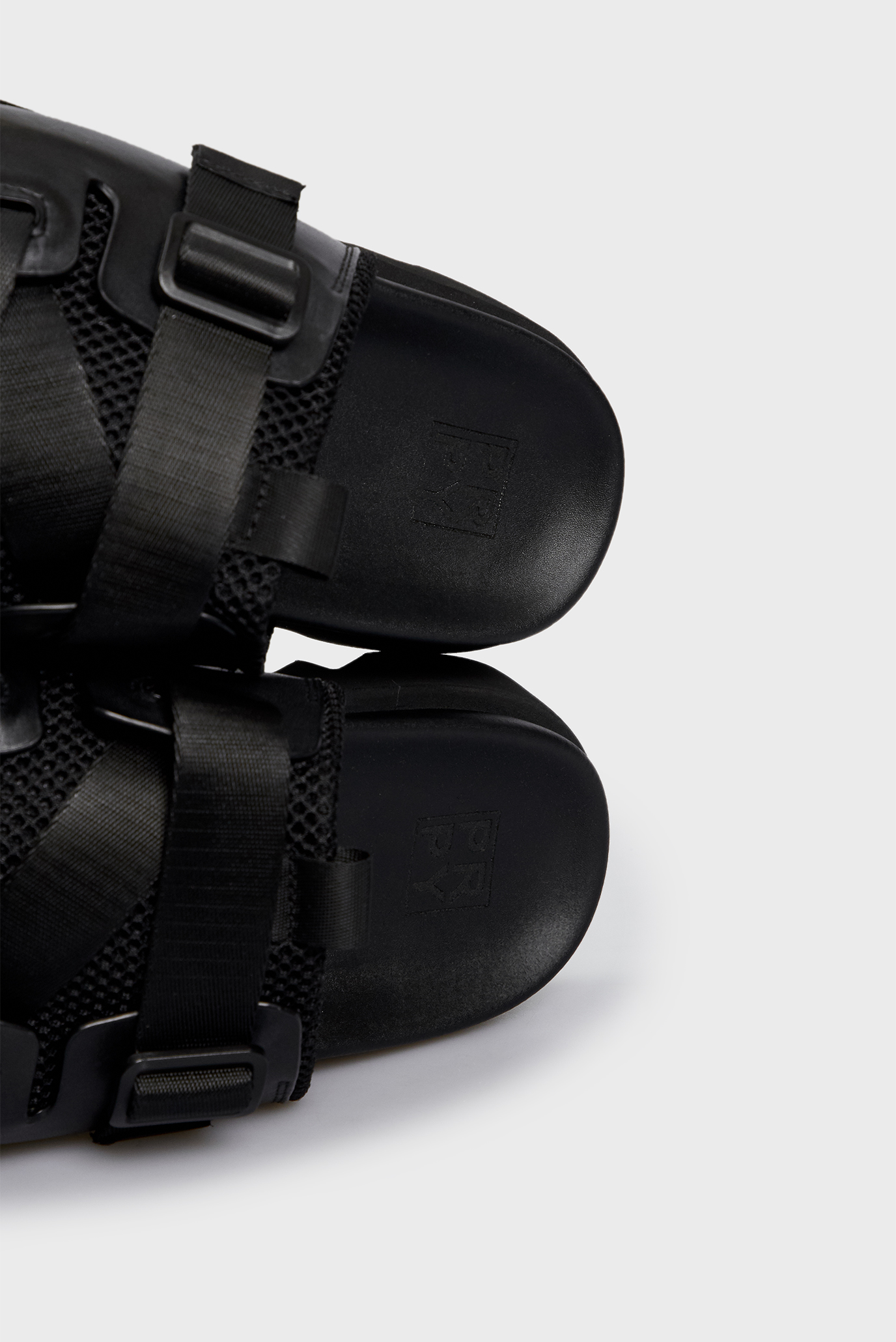 Мужские черные кожаные слайдеры 7