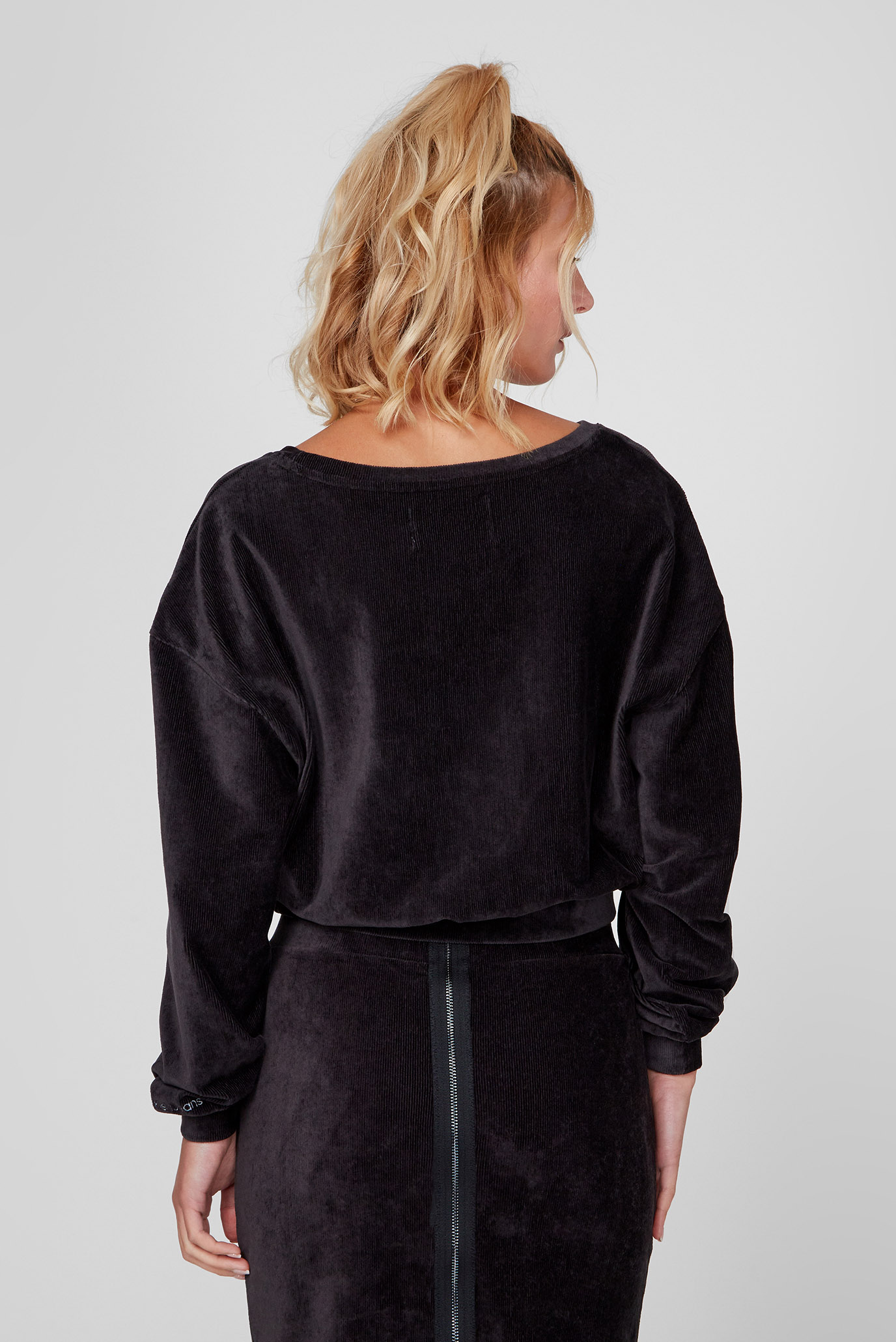 Женский черный вельветовый свитшот 3