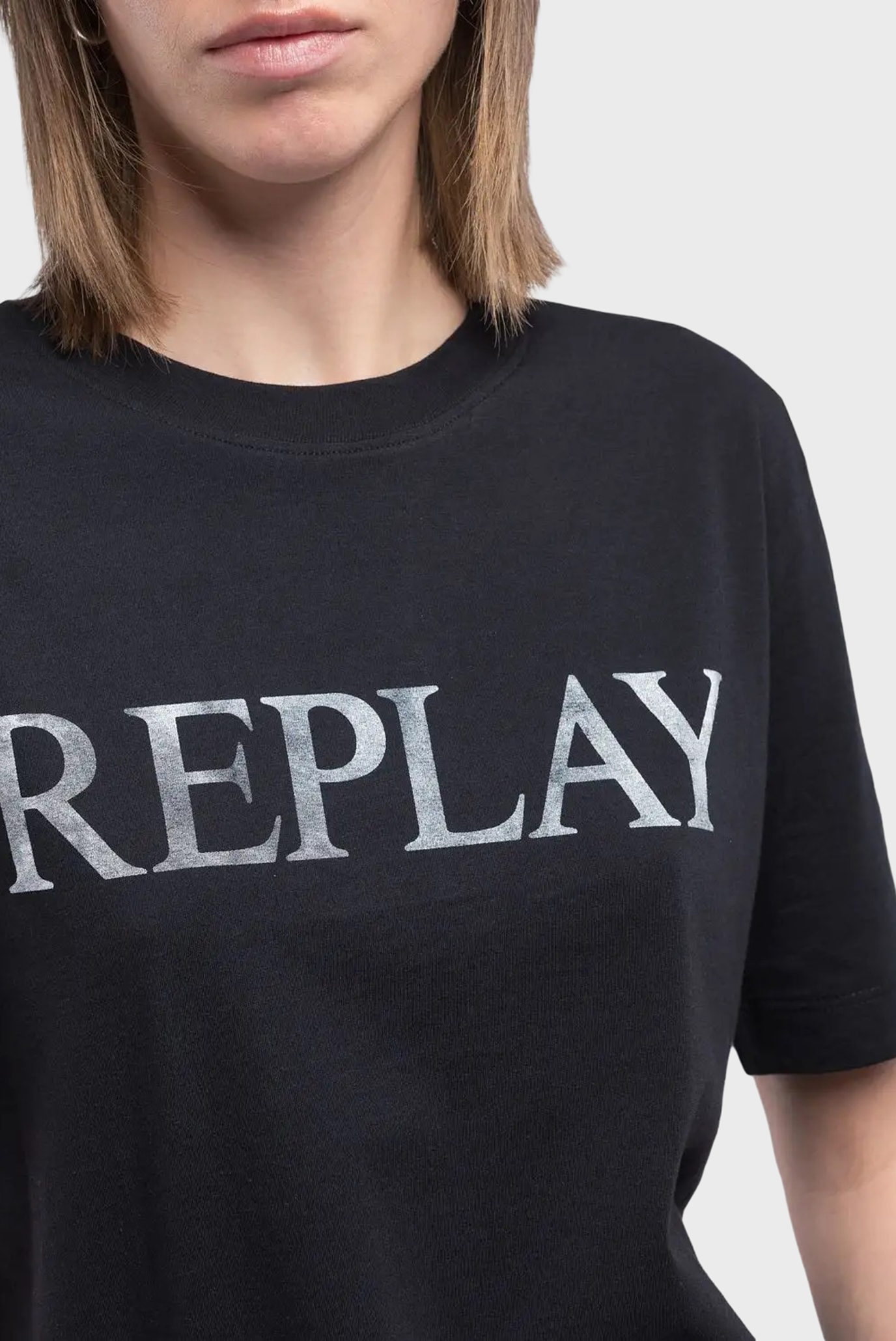 Женская черная футболка 4