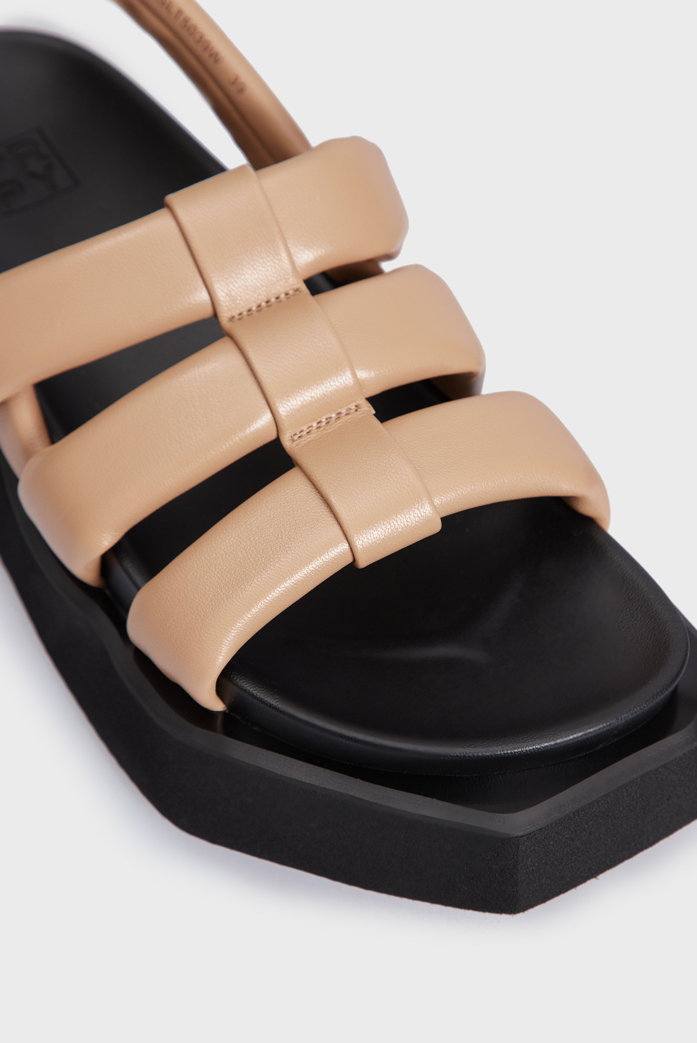 Женские бежевые кожаные сандалии Lenna 7