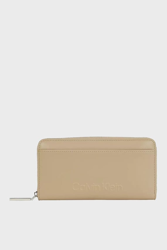 Кошелек EMBOSSED LOGO LARGE ZIP AROUND