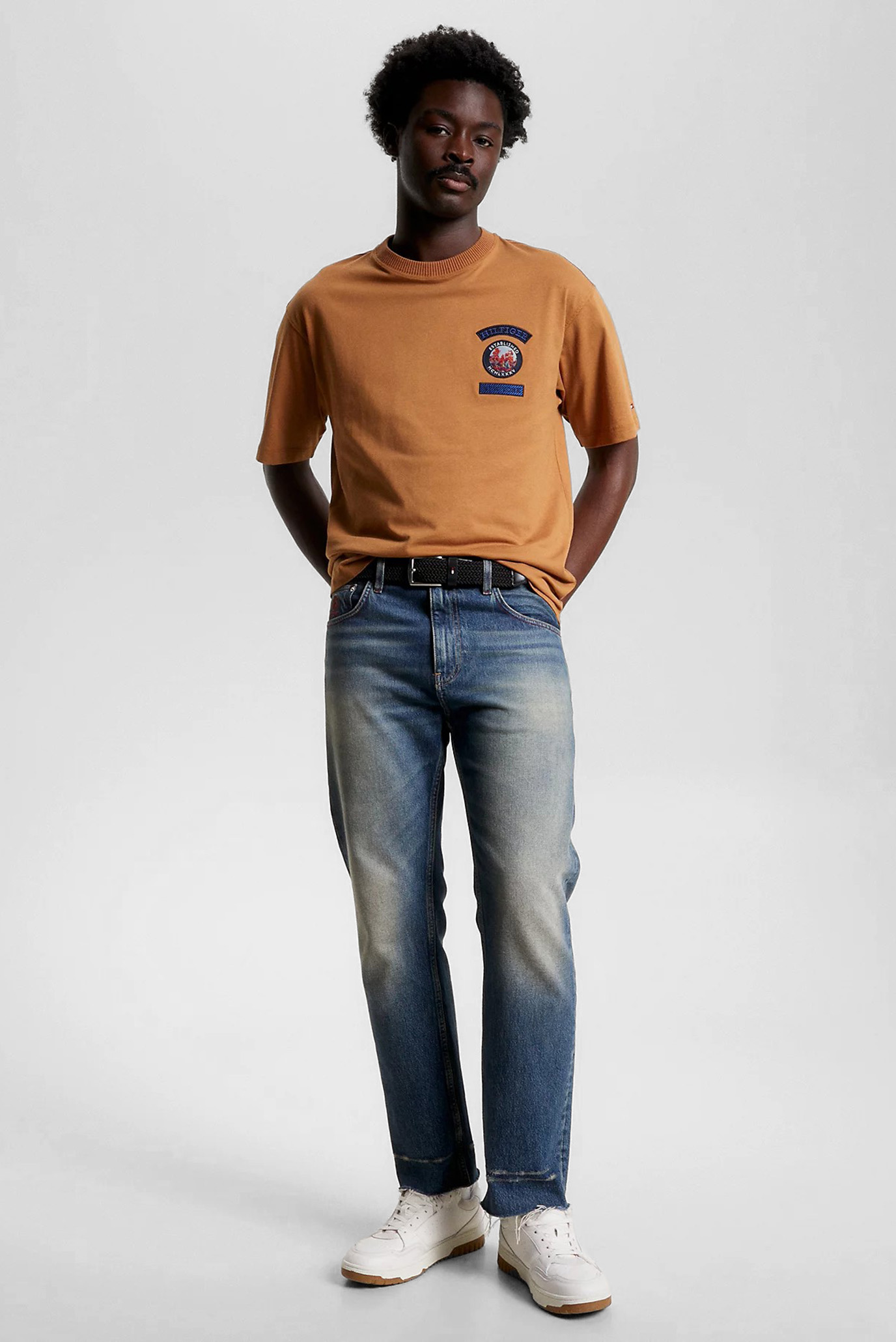 Мужская коричневая футболка MOUNTAIN MULTI BADGE TEE 2