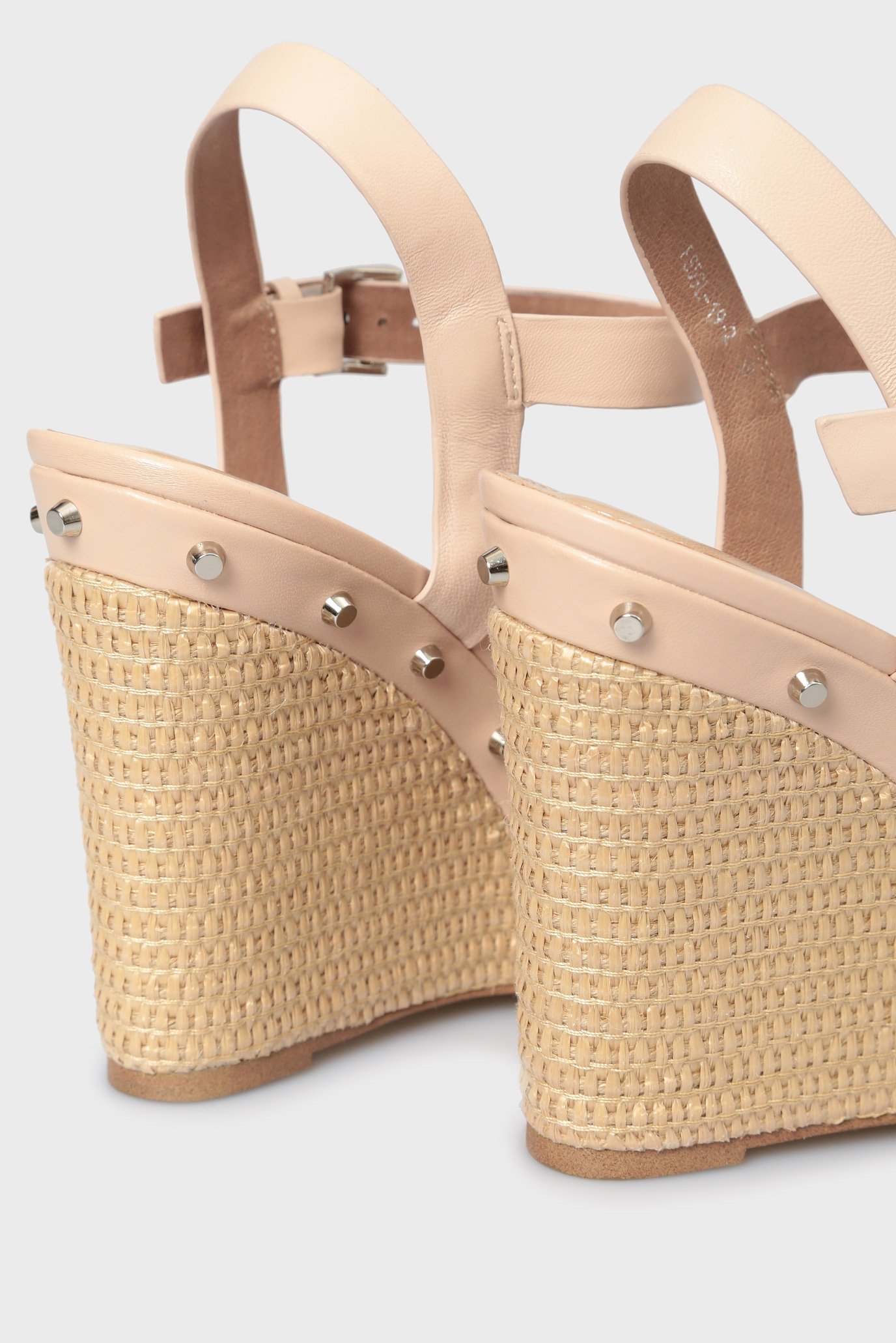 Женские бежевые кожаные босоножки 2