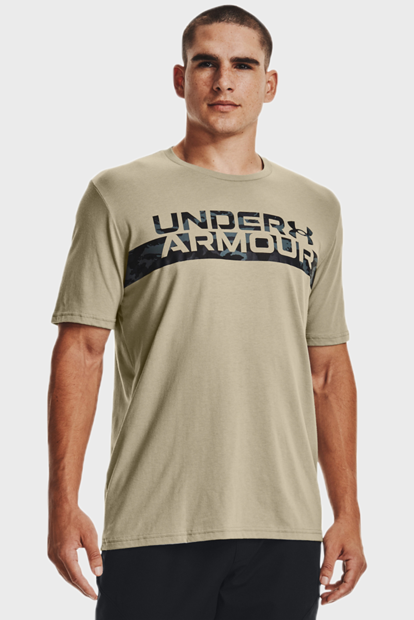 Мужская бежевая футболка UA CAMO CHEST STRIPE SS 1