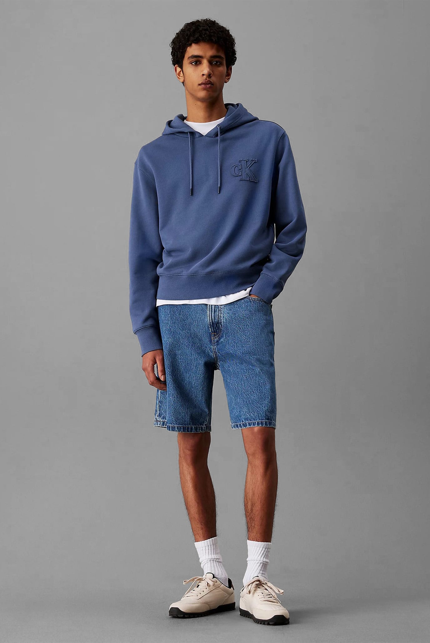 Худи CK APPLIQUE HOODIE 2