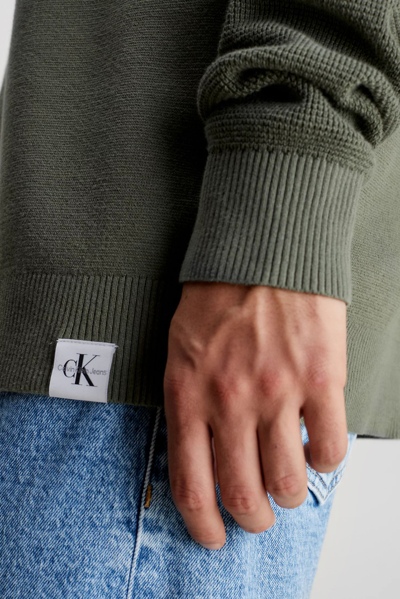 Свитер WOVEN TAB SWEATER 4