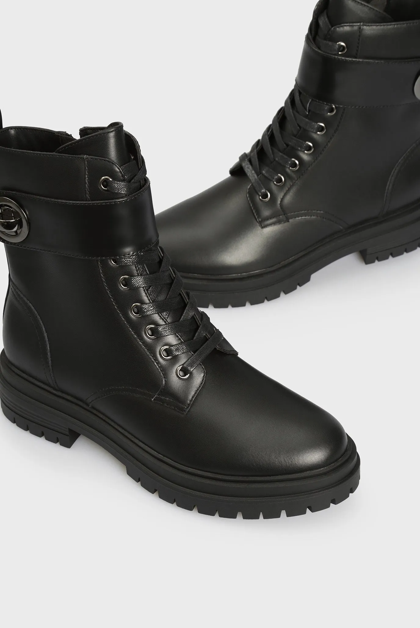 Женские черные кожаные ботинки Delaney 2