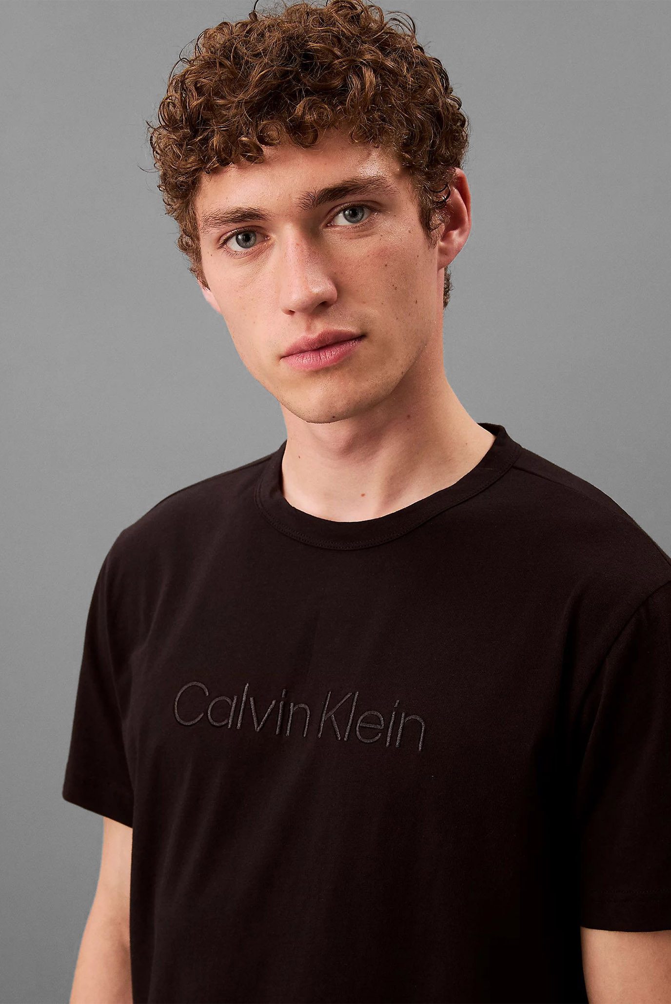 Мужская черная футболка S S CREW NECK 4