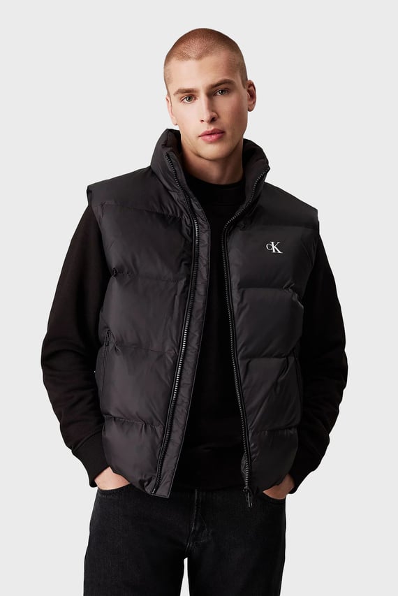 Мужской черный пуховой жилет ESSENTIALS DOWN VEST Calvin Klein Jeans Мужской черный пуховой жилет ESSENTIALS DOWN VEST Calvin Klein Jeans