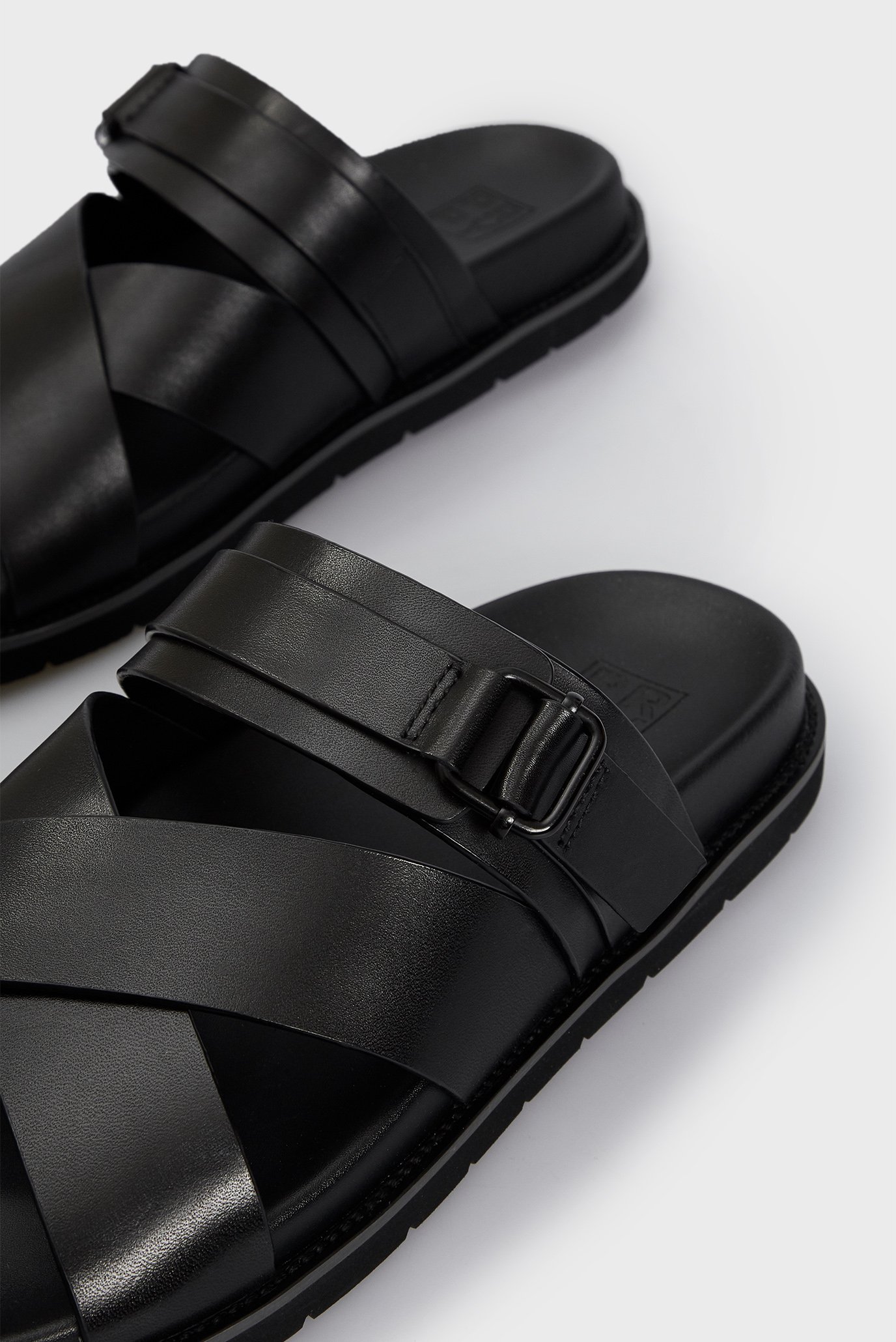 Мужские черные кожаные слайдеры 2