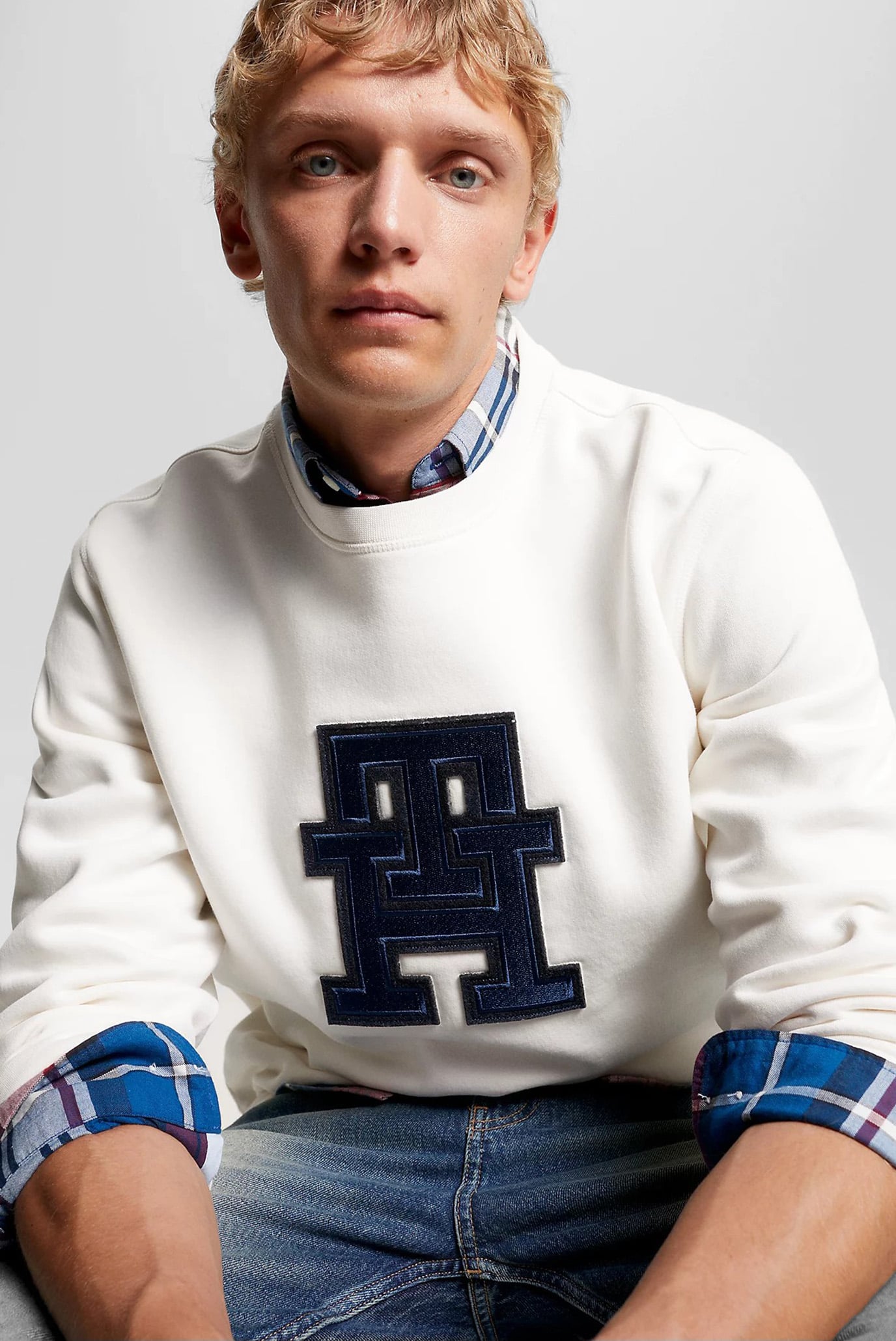 Свитшот MONOGRAM APPLIQUE CREWNECK 4