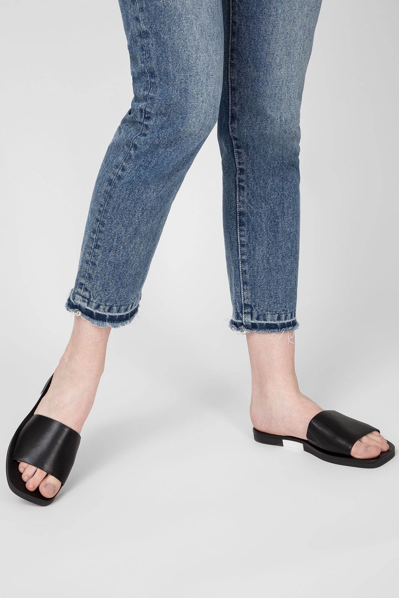 Женские черные кожаные слайдеры RAMIE 10