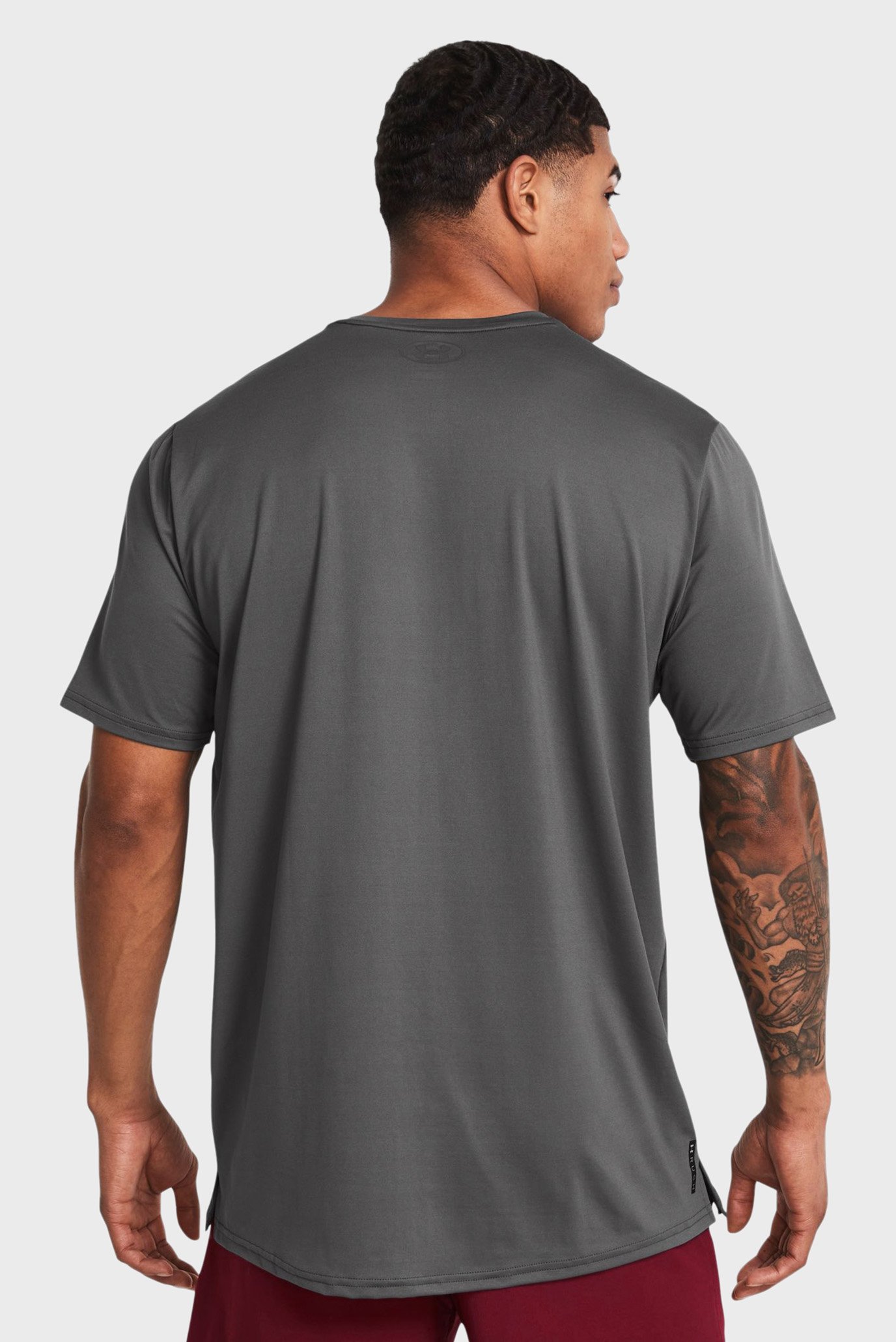 Мужская темно-серая футболка UA Rush Energy SS-GRYUnder Armour Мужская темно-серая футболка UA Rush Energy SS-GRY 2
