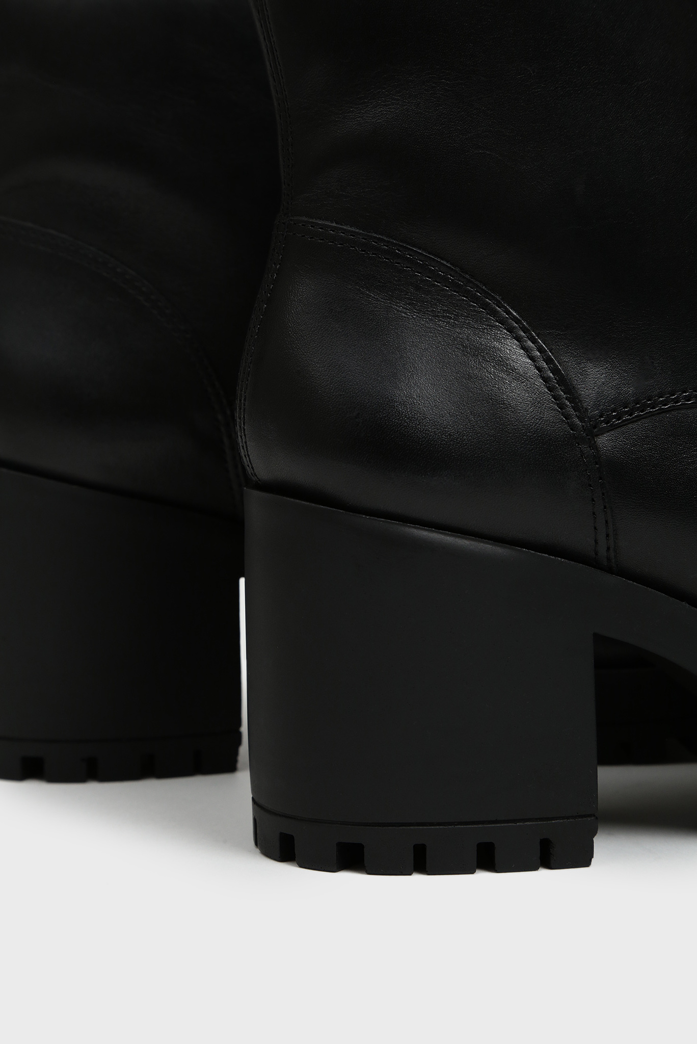 Женские черные кожаные ботильоны 2