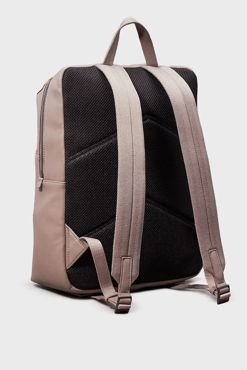 Рюкзак CLEAN ESSENTIAL SQUARED BP 3