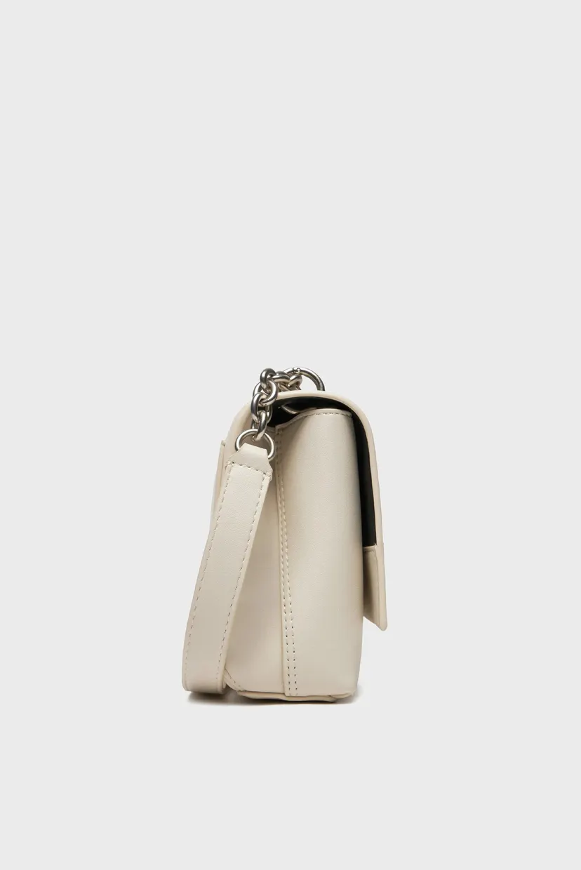 Сумка SCULPTED EW FLAP W CHAIN25 MONO 3