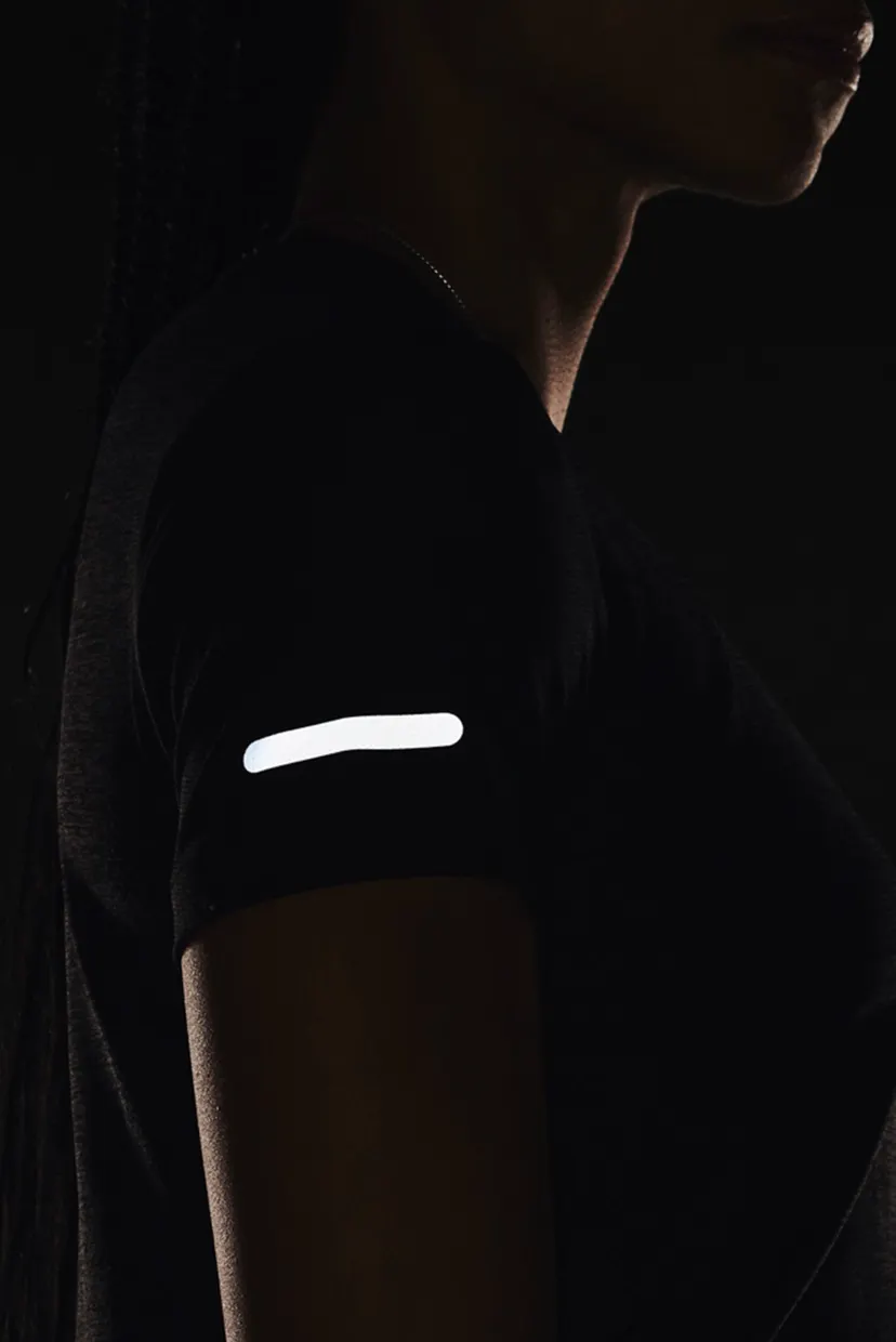 Женская черная футболка UA Seamless Stride SS 4