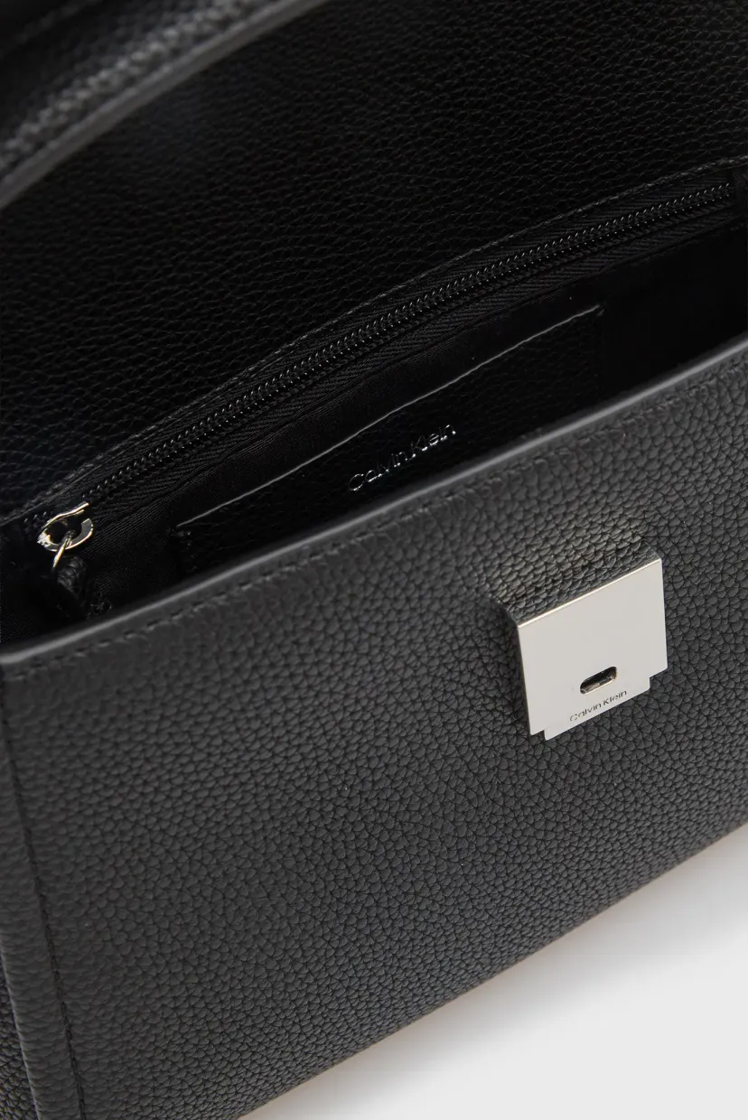 Сумка EMBLEM HW PEBBLE SHOULDER BAG 25 5