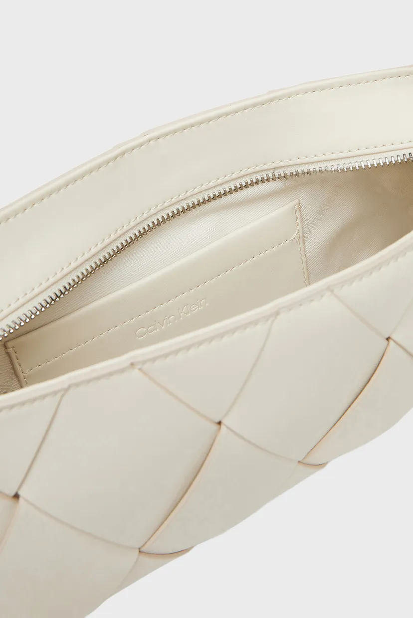 Женская белая сумка CK WOVEN ELONGATED SHOULDER BAG 4