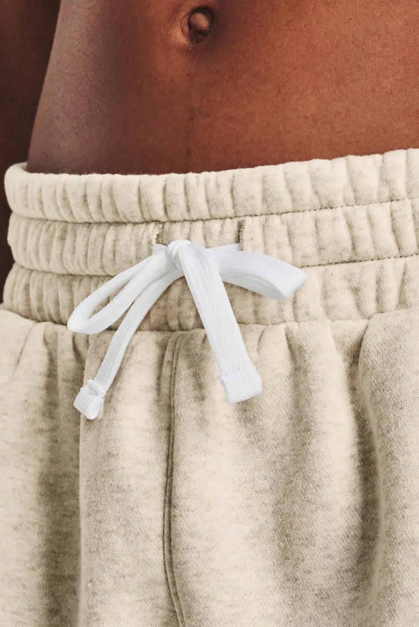 Женские бежевые шорты Rival Fleece Short 8