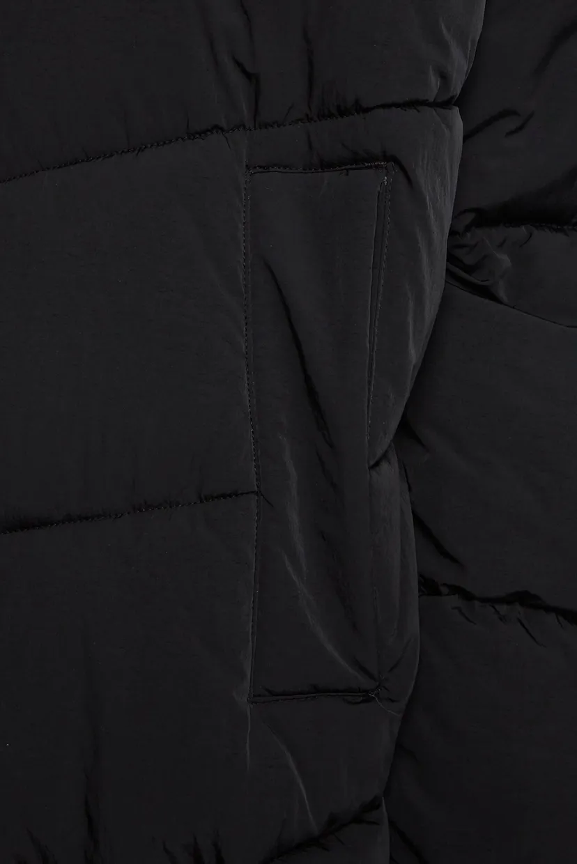 Женская черная куртка MODERN PADDED 3