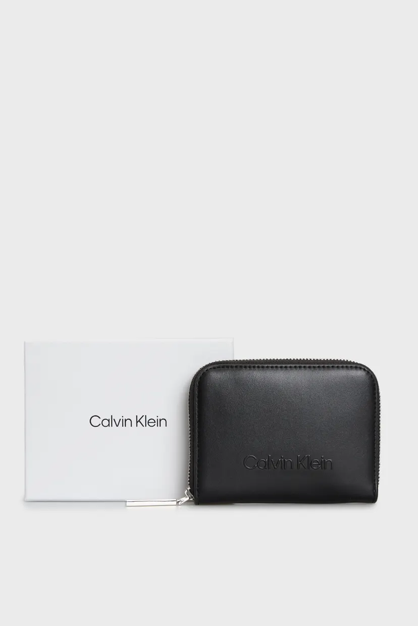 Женский черный кошелек EMBOSSED LOGO ZIP MD WALLET 5