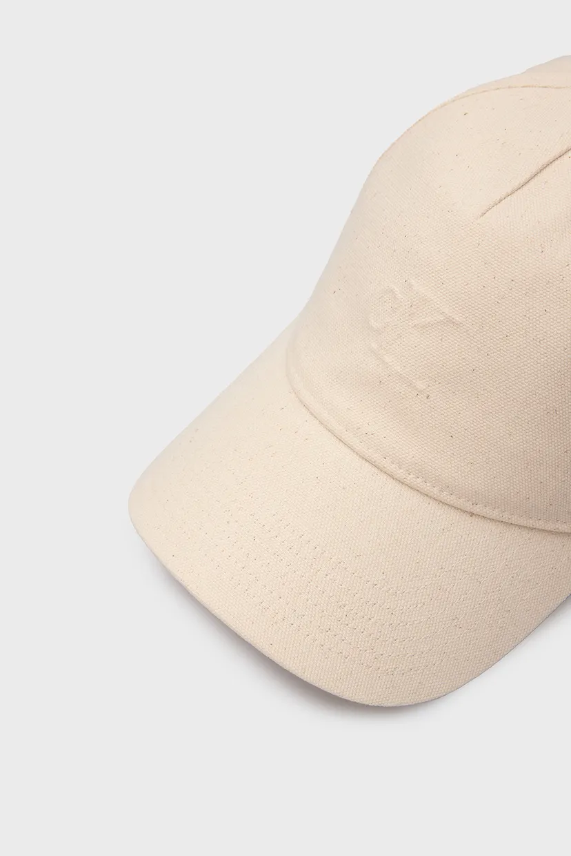 Женская бежевая кепка EMBOSSED CK 3